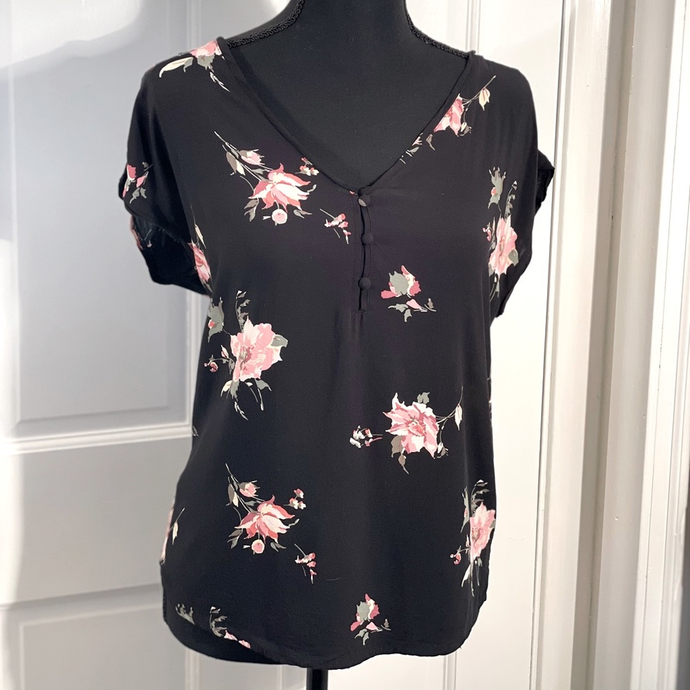 ABERCROMBIE Black floral tshirt blouse